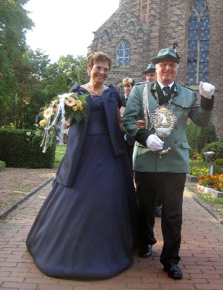 König 2007 Dieter Breuer mit Ehefrau Inge unmittelbar nach der Könungsmesse.