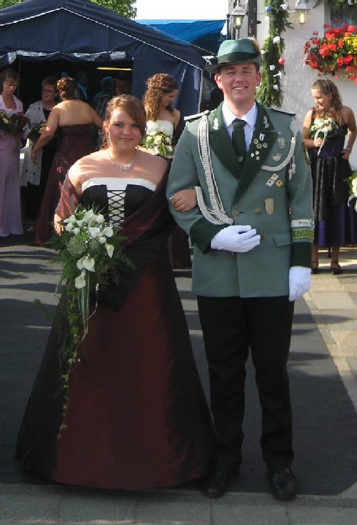 Prinzessin 2007 Anna Kebrich mit ihrem Begleiter Thorsten Hompesch vor der Könungsmesse.